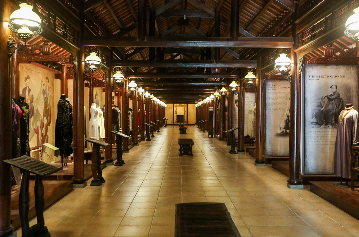Địa chỉ Bảo tàng áo dài Sài Gòn: 206/19/30 Long Thuận, Q9