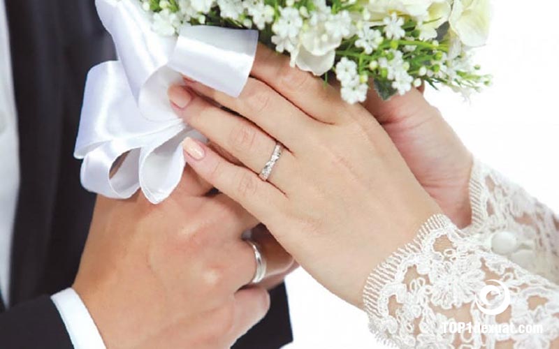 Khi nào đeo nhẫn cưới?