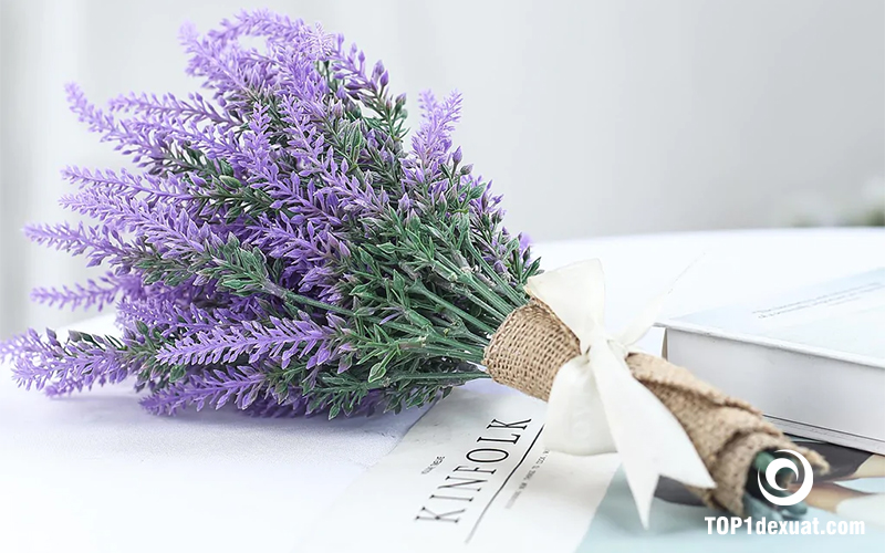 Trang tri phan cam tay hoa cuoi lavender