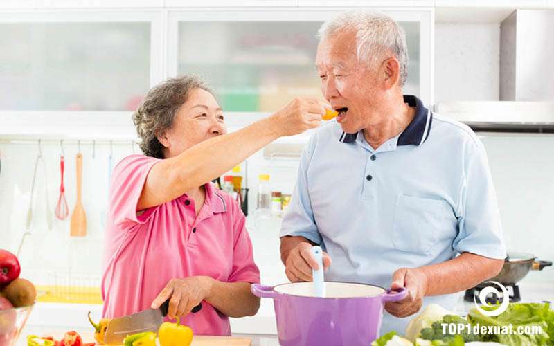 cách chăm sóc người cao tuổi tại nhà