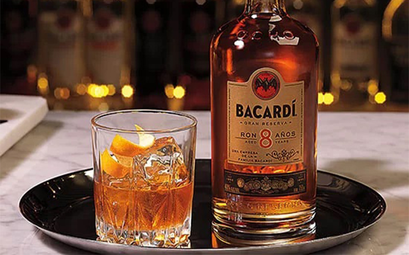 giá chai Rượu Rum Bacardi 8 Năm
