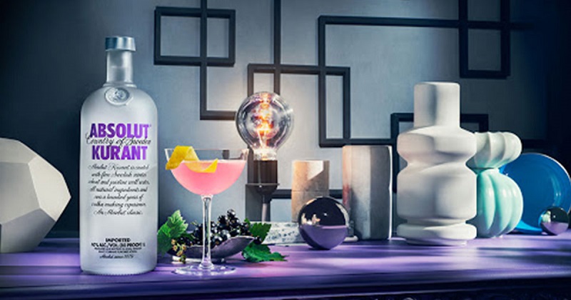 Thưởng thức Rượu Vodka Absolut Kurant trong cocktail 
